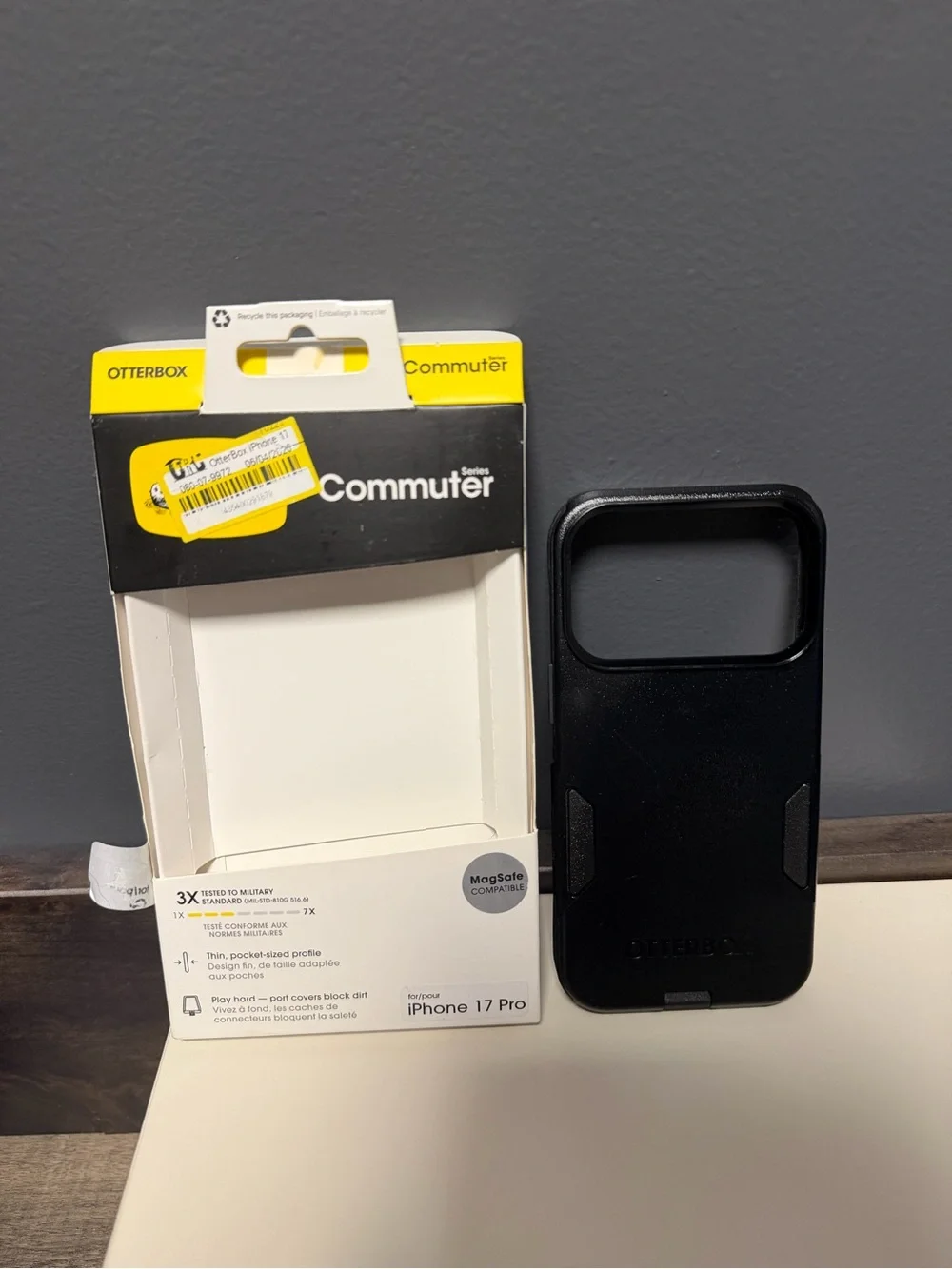 OtterBox Commuter Series for IPhone 17 Pro Case Black NWT